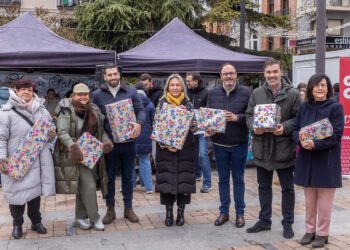 La Calle Mayor Solidaria asegura juguetes para 350 niños de Guadalajara en la mañana de Reyes