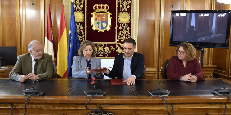 La Diputación de Cuenca aportará 35.000 euros para mejorar la formación de los voluntarios que colaboran con Cruz Roja en sus actividades 1 La Diputación de Cuenca aportará 35.000 euros para mejorar la formación de los voluntarios que colaboran con Cruz Roja en sus actividades