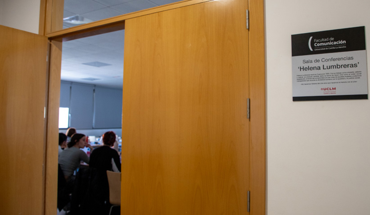 La Facultad de Comunicación de la UCLM inaugura la sala Helena Lumbreras en homenaje a la cineasta conquense 2 La Facultad de Comunicación de la UCLM inaugura la sala Helena Lumbreras en homenaje a la cineasta conquense
