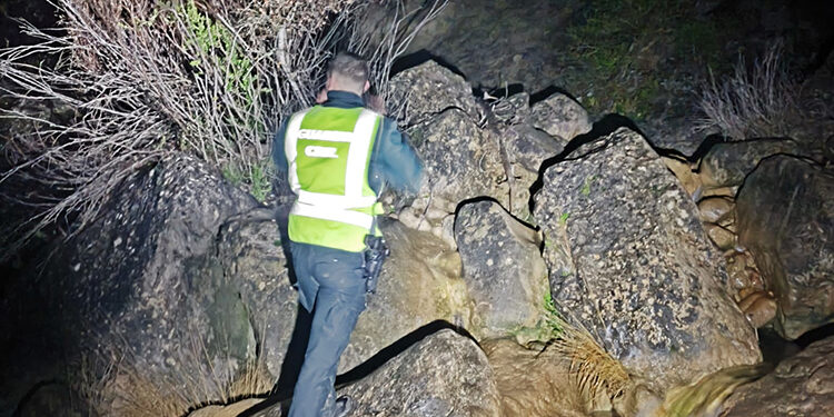 La Guardia Civil rescata de noche a dos senderistas extraviados en la Ruta del Picayo en Arcos de la Sierra