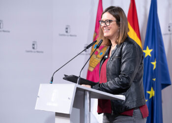 La Junta aprueba 10,4 millones de euros en ayudas de emergencia social y 7,6 millones para apoyar a las familias numerosas de la región para 2026