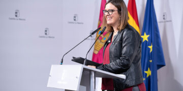 La Junta aprueba 10,4 millones de euros en ayudas de emergencia social y 7,6 millones para apoyar a las familias numerosas de la región para 2026