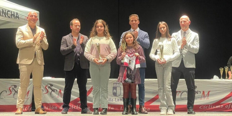 La Junta avanza nuevas pruebas ciclistas en la región para 2026 y desvela negociaciones para concretar etapas de la Vuelta Ciclista España