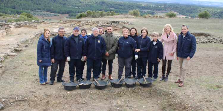 La Junta y la Diputación de Cuenca impulsan en Barchín del Hoyo un Taller + para continuar excavando el yacimiento de Fuente de la Mota