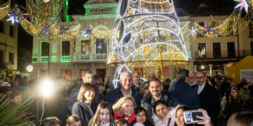 La Plaza Mayor de Guadalajara se llena de magia en el encendido navideño que marca el inicio de unas fiestas únicas