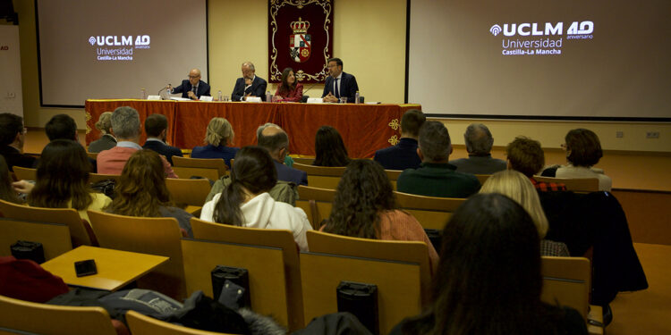 La UCLM, cuatro décadas como ascensor social y vertebrador del territorio en la región 1 La UCLM, cuatro décadas como ascensor social y vertebrador del territorio en la región