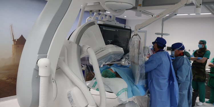 La Unidad de Hemodinámica y Cardiología Intervencionista comienza a atender pacientes en el Hospital Universitario de Cuenca 1 La Unidad de Hemodinámica y Cardiología Intervencionista comienza a atender pacientes en el Hospital Universitario de Cuenca