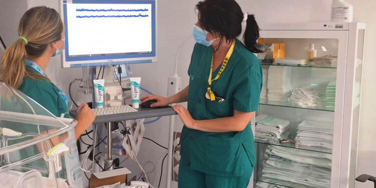 La Unidad de Neonatología del Hospital de Guadalajara incorpora mejoras en el diagnóstico y el cuidado a recién nacidos y sus familias