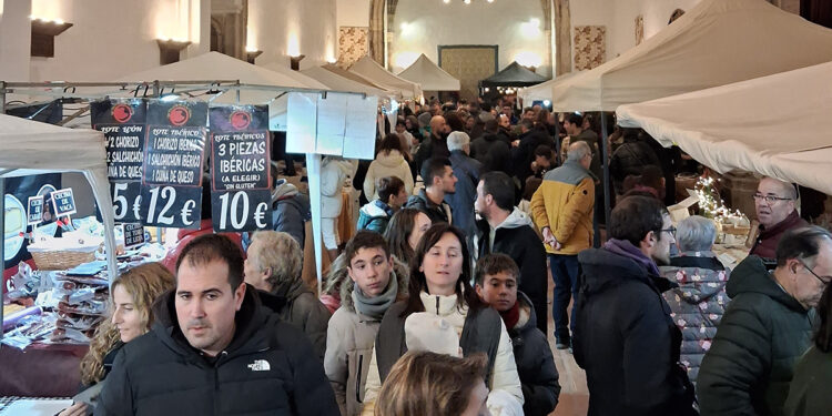 La XII Feria del Regalo de Molina de Aragón bate récord de participación coincidiendo con su tradicional Nochebuena