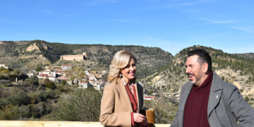 La delegada de la Junta destaca la apuesta del Gobierno regional por el desarrollo del turismo sostenible en el Valle del Cabriel