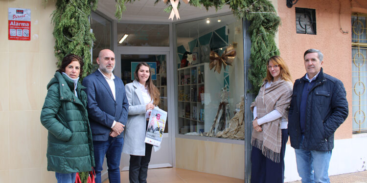 La librería Las Letras de Oro, ganadora del VIII Concurso de Escaparatismo Navideño de la Asociación de Comercio de Cuenca
