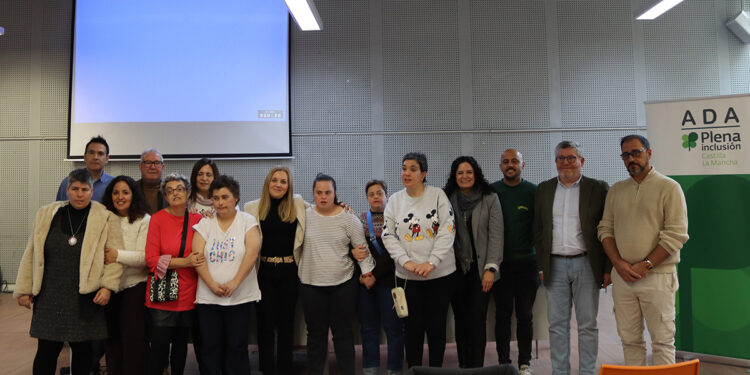 Las residentes en el piso tutelado de ADA en Azuqueca explican su experiencia