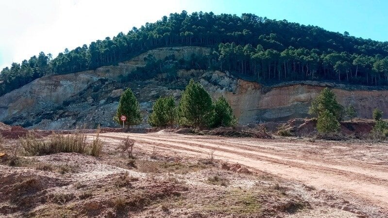 Indignación en Arguisuelas: Vecinos y Ayuntamiento se plantan contra la expansión de la mina de caolín en 'El Viso' 2 Los vecinos de Arguisuelas se movilizan contra la expansión de la mina de caolín que amenaza El Viso