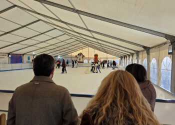 Más de 1.700 alumnos y alumnas de Azuqueca han pasado ya por la pista de hielo