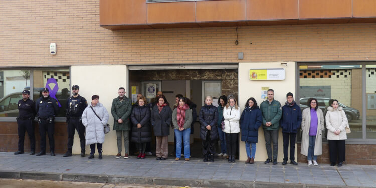 Minuto de silencio en la Subdelegación del Gobierno de Guadalajara por el asesinato machista ocurrido en Madrid 1 Minuto de silencio en la Subdelegación del Gobierno de Guadalajara por el asesinato machista ocurrido en Madrid