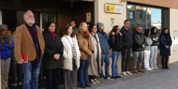 Minuto de silencio en la Subdelegación del Gobierno de Guadalajara por los asesinatos machistas de dos mujeres en Málaga