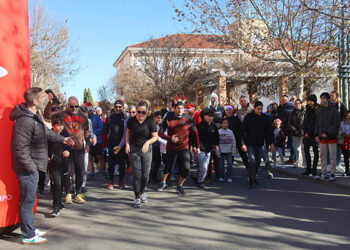 Multitudinaria despedida del año en la Plaza del Pueblo de Cabanillas