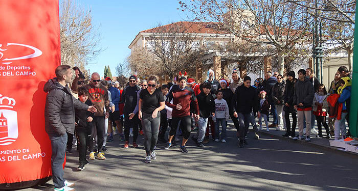 Multitudinaria despedida del año en la Plaza del Pueblo de Cabanillas