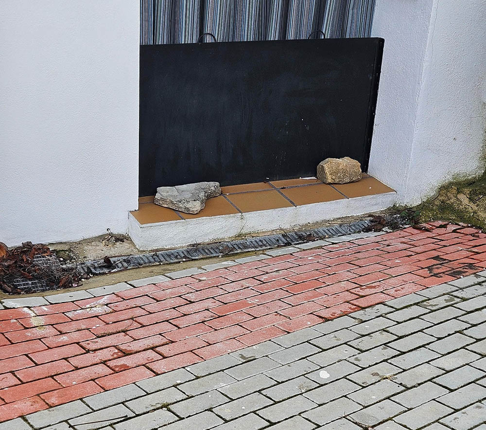 Muro de contención para que el agua no entre a las viviendas