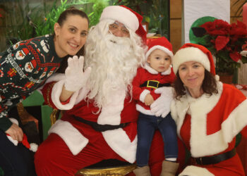 Papá Noel reparte sonrisas y recoge deseos en Cabanillas