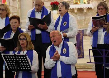 Pareja reúne a un millar de personas en su XVII Certamen de Villancicos y vuelve a hermanar a la Alcarria guadalajareña y conquense
