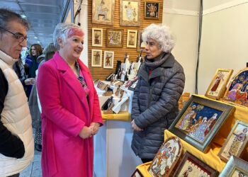 Rosa María García traslada el respaldo del Gobierno regional al sector artesano en la inauguración de la Feria Navideña del Regalo Artesano