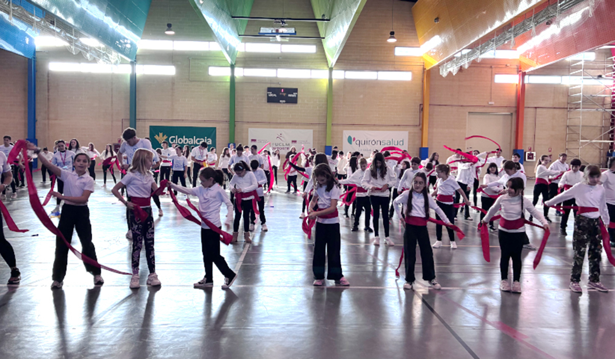 UCLMers con ritmo solidario culmina con una jota manchega para la universidad regional en sus 40 años de historia 2 UCLMers con ritmo solidario culmina con una jota manchega para la universidad regional en sus 40 años de historia