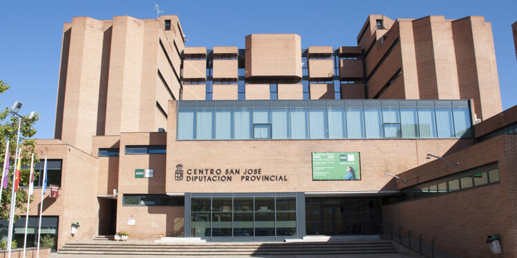 UNED Guadalajara certifica el Nivel 1 de calidad y refuerza su modelo de gestión orientado a la mejora continua 1 UNED Guadalajara certifica el Nivel 1 de calidad y refuerza su modelo de gestión orientado a la mejora continua