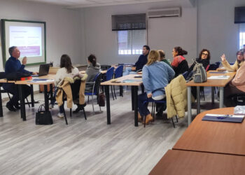 UNICO acerca a los empresarios de El Provencio información sobre la facturación electrónica