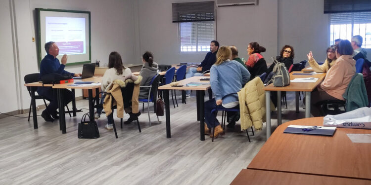 UNICO acerca a los empresarios de El Provencio información sobre la facturación electrónica 1 UNICO acerca a los empresarios de El Provencio información sobre la facturación electrónica