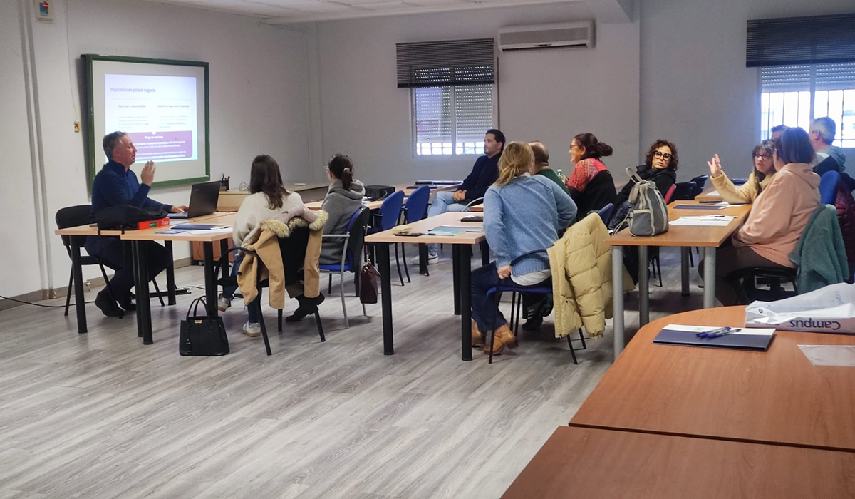 UNICO acerca a los empresarios de El Provencio información sobre la facturación electrónica 2 UNICO acerca a los empresarios de El Provencio información sobre la facturación electrónica