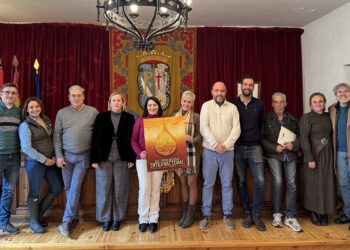 Un cartel de la jadraqueña Ana Mayor Barriopedro anunciará la Feria Apícola de Pastrana 2026