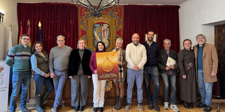 Un cartel de la jadraqueña Ana Mayor Barriopedro anunciará la Feria Apícola de Pastrana 2026 1 Un cartel de la jadraqueña Ana Mayor Barriopedro anunciará la Feria Apícola de Pastrana 2026