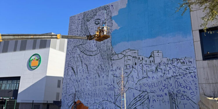 Un gran mural decorará la fachada de la Delegación Provincial de Hacienda y la empresa pública GEACAM