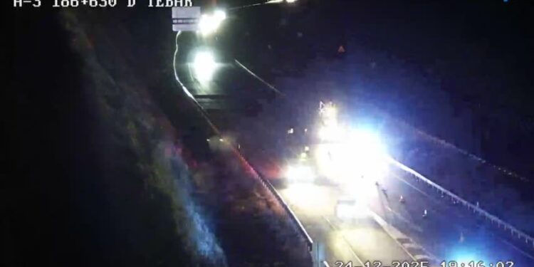 Una colisión múltiple de cinco vehículos corta la A-3 en Tébar sentido Madrid