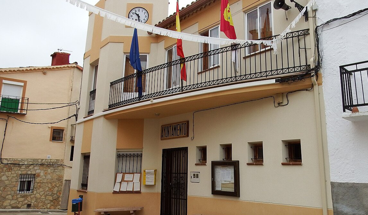 El equipo de Gobierno de Valdemorillo de la Sierra desmiente que las humedades provengan del reciente adoquinado