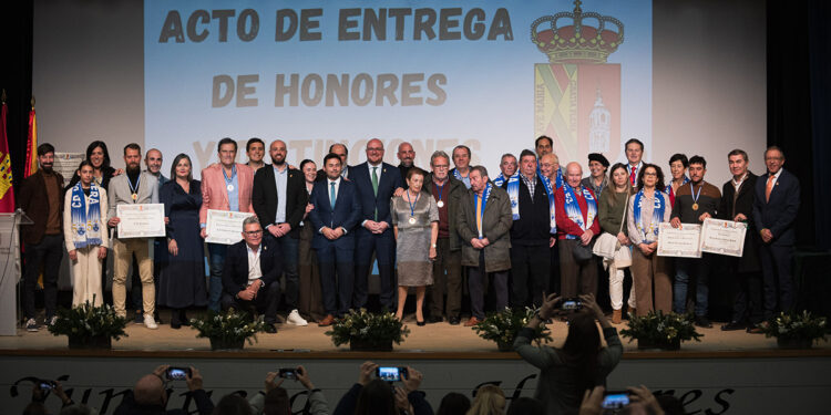 Yunquera de Henares rinde un emotivo homenaje a las personas y entidades que han marcado la historia del municipio