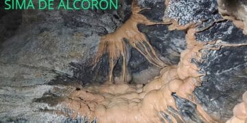 Vídeo reportaje. En la Sima de Alcorón, de 207 peldaños de bajada, la sorpresa está al final, a 62 metros de profundidad