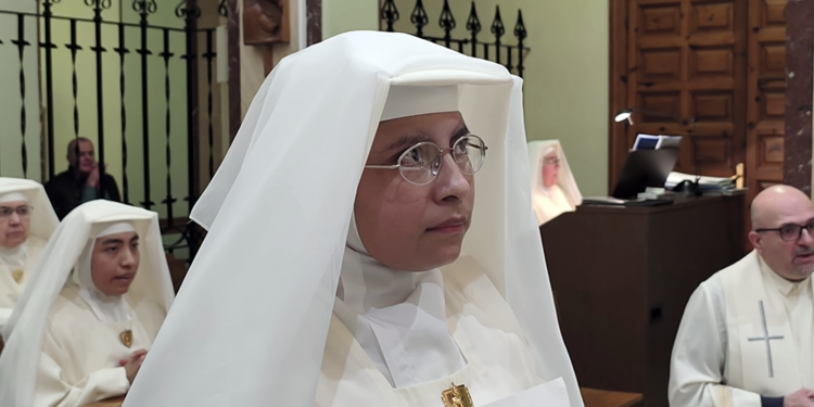 Vídeo reportaje. Profesión religiosa de una monja en un convento de clausura en Cuenca. Te lo contamos