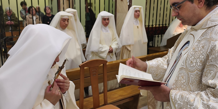 Vídeo reportaje. Profesión religiosa de una monja en un convento de clausura en Cuenca. Te lo contamos