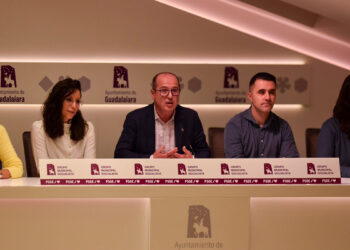 Alberto Rojo presenta más de sesenta medidas sociales y económicas centradas en la juventud, la vivienda, la cultura y el deporte, y los barrios