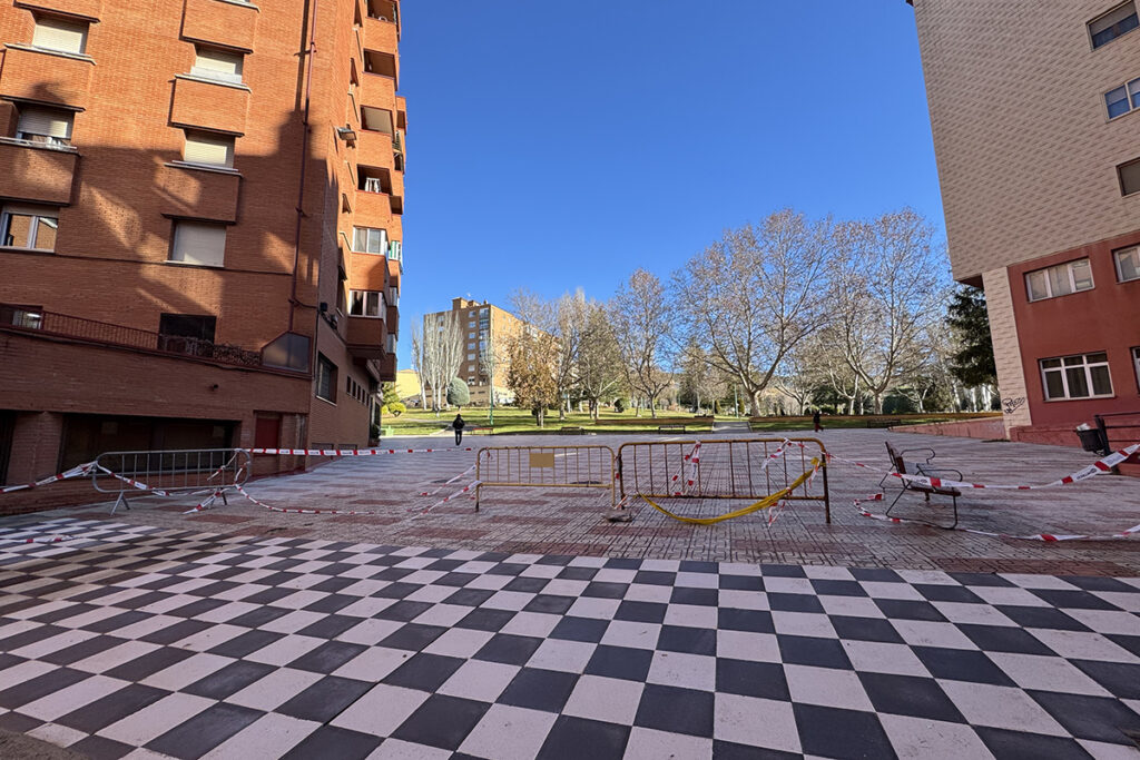 Continúa el Plan de Mantenimiento Urbano del Ayuntamiento de Cuenca con el arreglo del acerado de Hermanos Becerril 2 Continúa el Plan de Mantenimiento Urbano del Ayuntamiento de Cuenca con el arreglo del acerado de Hermanos Becerril