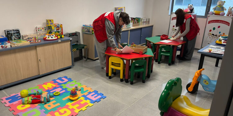 Cruz Roja pone en marcha el servicio de Atención a la Infancia Hospitalizada en el Hospital Universitario de Cuenca 1 Cruz Roja pone en marcha el servicio de Atención a la Infancia Hospitalizada en el Hospital Universitario de Cuenca