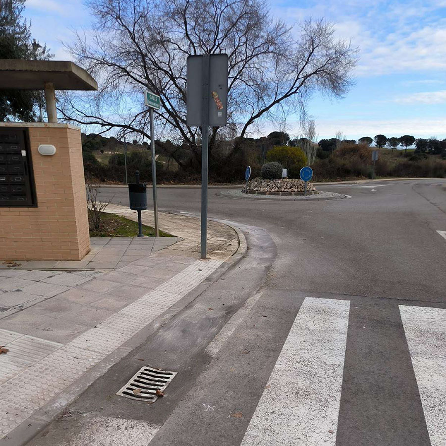 El Ayuntamiento de Cabanillas ejecuta la reparación de los sistemas de desagüe de cinco imbornales