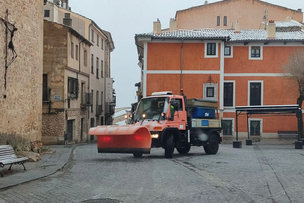 El Ayuntamiento de Cuenca cierra parques y accesos a barrios elevados por el temporal de nieve 2 El Ayuntamiento de Cuenca activa los servicios de emergencia por lluvia y nieve