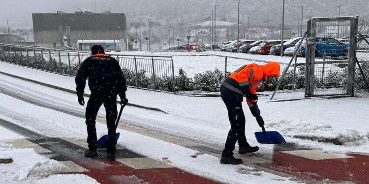 El Ayuntamiento de Cuenca cierra parques y accesos a barrios elevados por el temporal de nieve 1 El Ayuntamiento de Cuenca activa los servicios de emergencia por lluvia y nieve