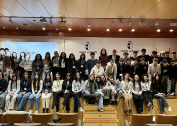 El Liceo Caracense recibe los carnés de Escuela Embajadora del Parlamento Europeo por tercer año consecutivo