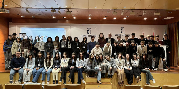 El Liceo Caracense recibe los carnés de Escuela Embajadora del Parlamento Europeo por tercer año consecutivo