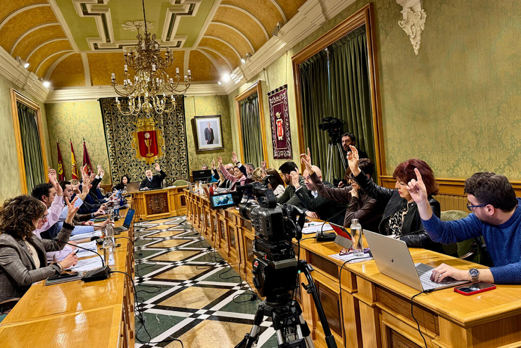 El Pleno del Ayuntamiento de Cuenca aprueba el nombramiento como Hijo Adoptivo de José Luis Muñoz Ramírez