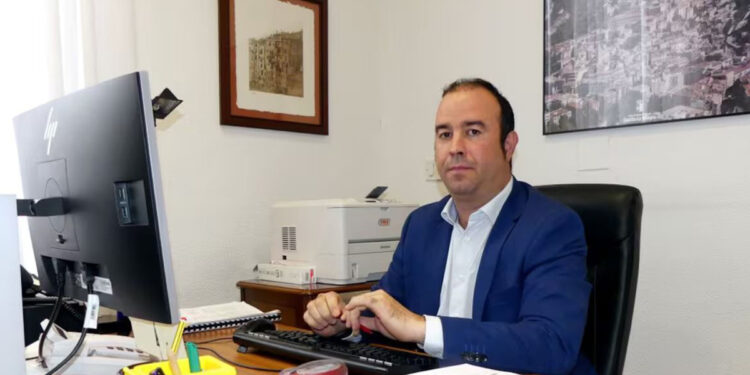 El alcalde de Casasimarro exige a la Subdelegación del Gobierno más efectivos de la Guardia Civil tras una creciente oleada de robos